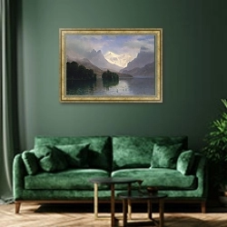 «Горный пейзаж» в интерьере зеленой гостиной над диваном