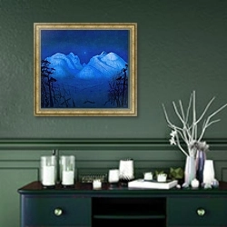 «Зимняя ночь в горах» в интерьере прихожей в зеленых тонах над комодом