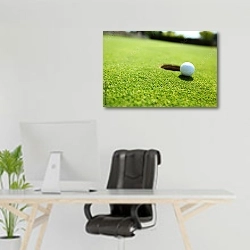 «Мяч для игры в гольф» в интерьере офиса над рабочим местом