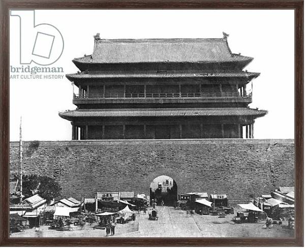 Постер Entrance to the inner wall, Peking, China, c.1900 с типом исполнения На холсте в раме в багетной раме 221-02