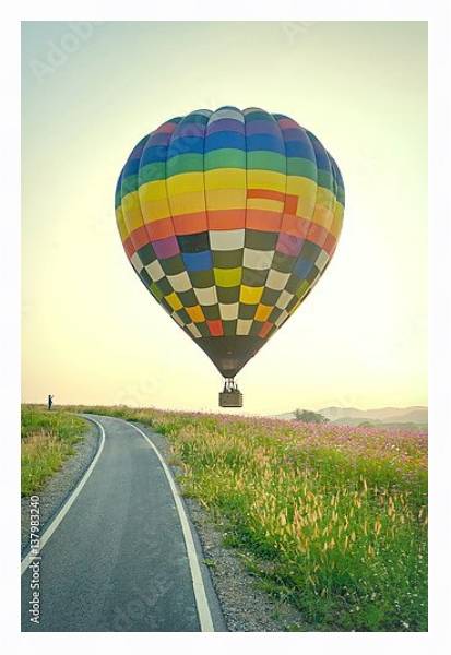 Постер Воздушный шар у дороги с типом исполнения На холсте в раме в багетной раме 221-03