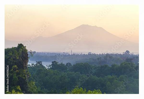 Постер Гора Агунг, остров Бали, Индонезия с типом исполнения На холсте в раме в багетной раме 221-03