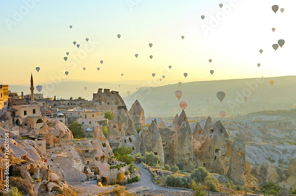 Постер  Каппадокия, Турция, волшебные дымоходы Горем с типом исполнения На холсте без рамы