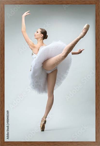 Постер Балерина в студии с типом исполнения На холсте в раме в багетной раме 1727.4310