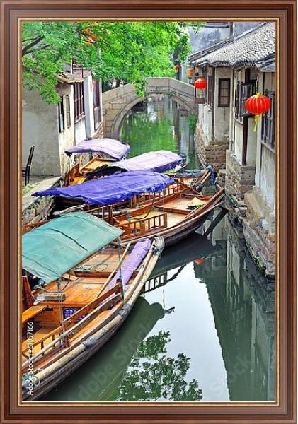 Постер Чжоучжуан, Туристический катер в деревенском канале с типом исполнения На холсте в раме в багетной раме 35-M719P-83