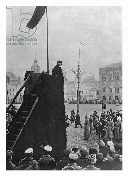 Постер Lenin, Red Square, Moscow, 1918 с типом исполнения На холсте в раме в багетной раме 221-03