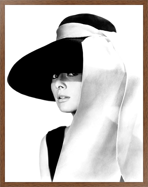 Постер Hepburn, Audrey (Breakfast At Tiffany's) 15 с типом исполнения На холсте в раме в багетной раме 1727.4310