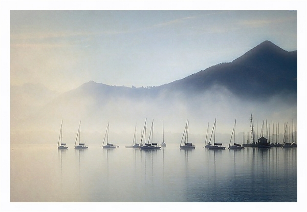 Постер Лодки на туманном озере с типом исполнения На холсте в раме в багетной раме 221-03
