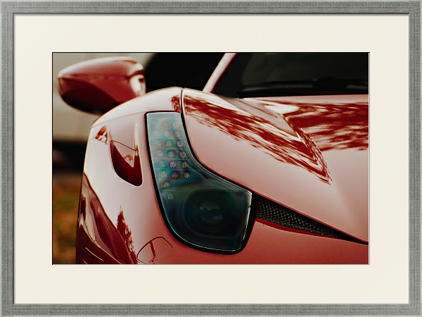 Постер Фара красного спортивного автомобиля с типом исполнения Под стеклом в багетной раме 1727.2510