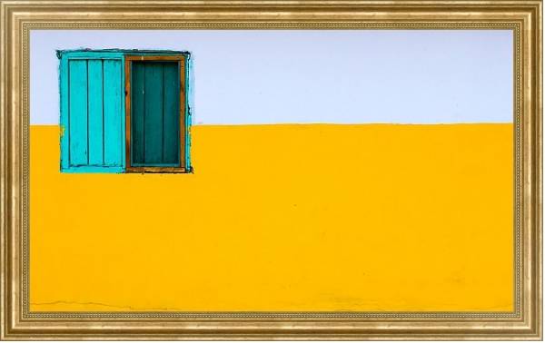 Постер Голубое окно на желтой стене с типом исполнения На холсте в раме в багетной раме NA033.1.051