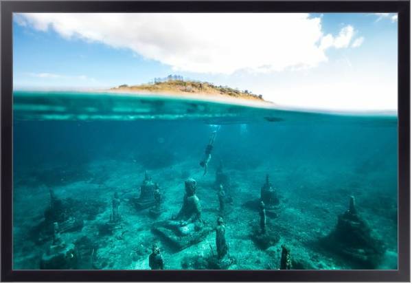 Постер Подводные статуи, остров Лембонган, Индонезия с типом исполнения На холсте в раме в багетной раме 221-01