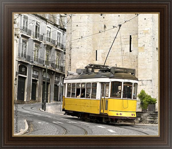 Постер Португалия, Лиссабон. Classic yellow tram с типом исполнения На холсте в раме в багетной раме 1.023.151