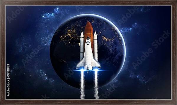 Постер Шаттл взлетает на фоне планеты с типом исполнения На холсте в раме в багетной раме 221-02