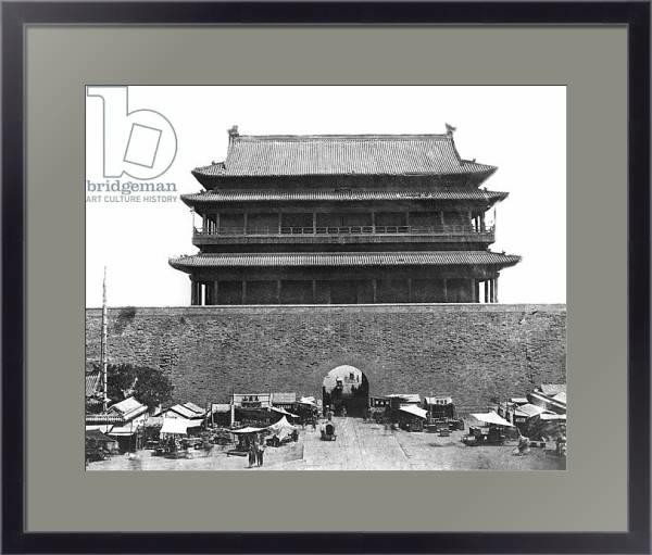 Постер Entrance to the inner wall, Peking, China, c.1900 с типом исполнения Под стеклом в багетной раме 221-01