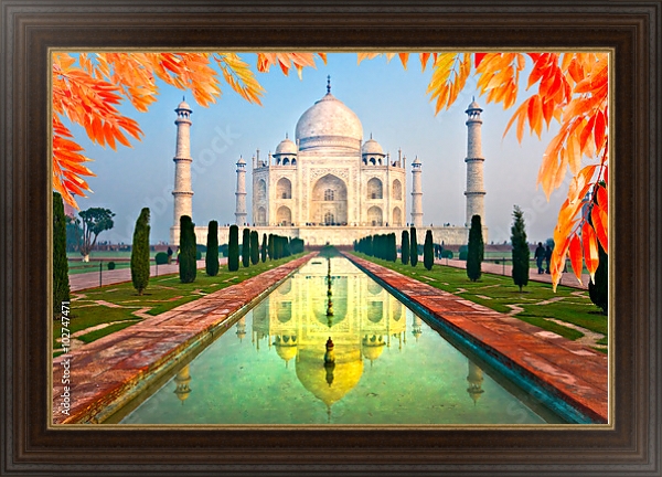 Постер Индия. Taj Mahal at sunrise, Agra, Uttar Pradesh с типом исполнения На холсте в раме в багетной раме 1.023.151