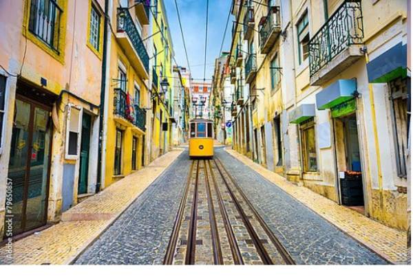 Постер Португалия, Лиссабон. Желтый трамвай №1 с типом исполнения На холсте без рамы