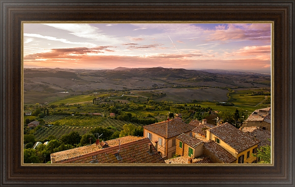 Постер Старая вилла с черепичной крышей в полях Монтепульчано, Италия с типом исполнения На холсте в раме в багетной раме 1.023.151