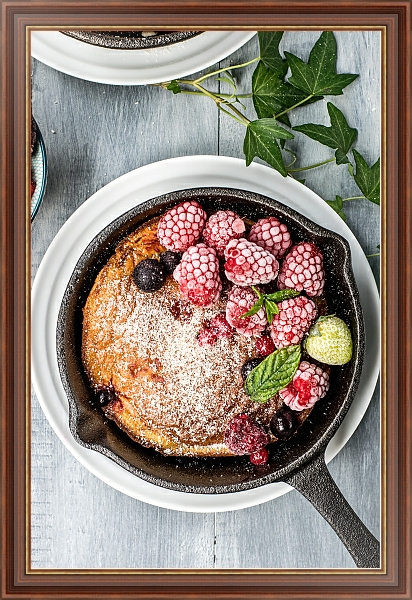 Постер Пирог с ягодами на сковороде с типом исполнения На холсте в раме в багетной раме 35-M719P-83