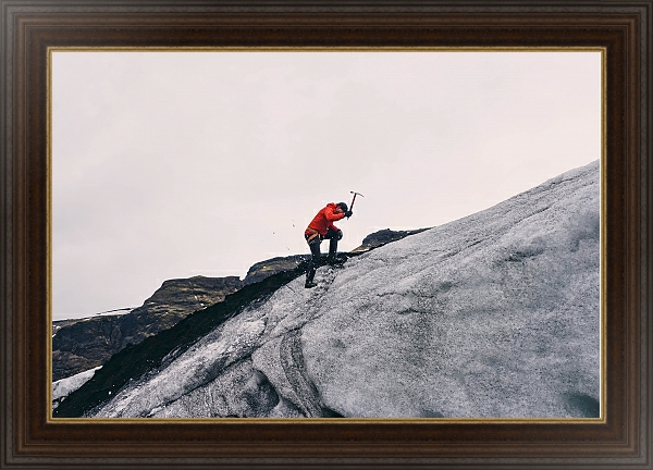 Постер альпинист с киркой с типом исполнения На холсте в раме в багетной раме 1.023.151