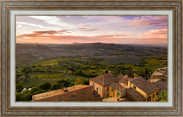 Постер Старая вилла с черепичной крышей в полях Монтепульчано, Италия с типом исполнения На холсте в раме в багетной раме 595.M52.330