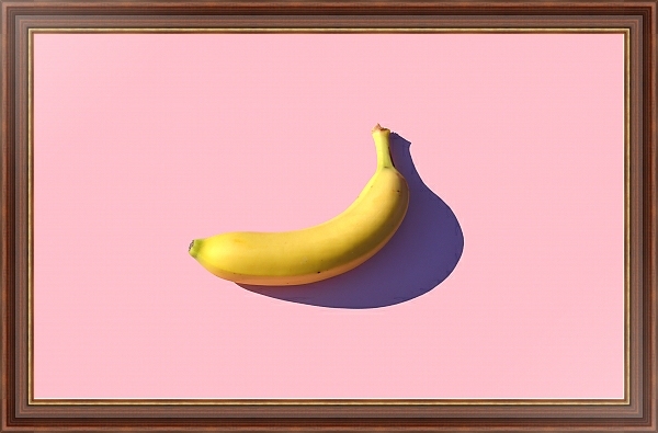 Постер Желтый банан на розовом фоне с типом исполнения На холсте в раме в багетной раме 35-M719P-83