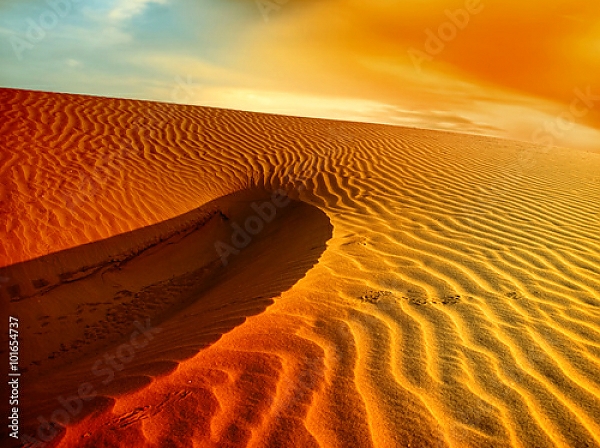 Постер Закат над пустыней Сахара с типом исполнения На холсте без рамы