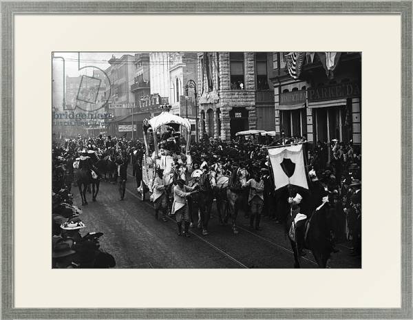 Постер Mardi Gras day, Rex passing up Camp Street, New Orleans, c.1900-06 с типом исполнения Под стеклом в багетной раме 1727.2510