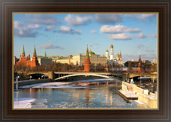 Постер Россия, Москва. Вид на Кремль и реку Москва с типом исполнения На холсте в раме в багетной раме 1.023.151