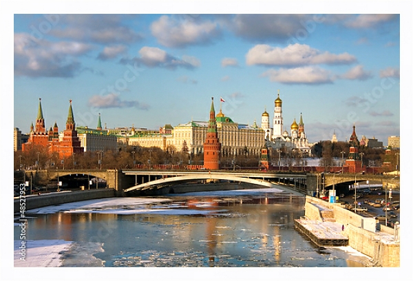Постер Россия, Москва. Вид на Кремль и реку Москва с типом исполнения На холсте в раме в багетной раме 221-03