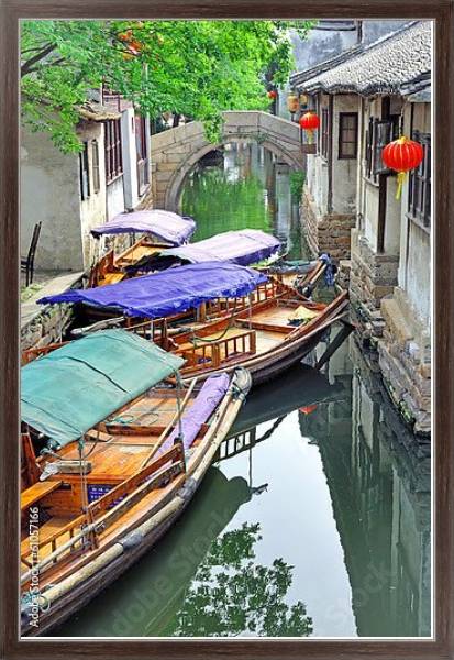 Постер Чжоучжуан, Туристический катер в деревенском канале с типом исполнения На холсте в раме в багетной раме 221-02