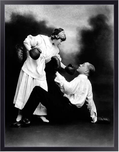 Постер История в черно-белых фото 252 с типом исполнения На холсте в раме в багетной раме 221-01