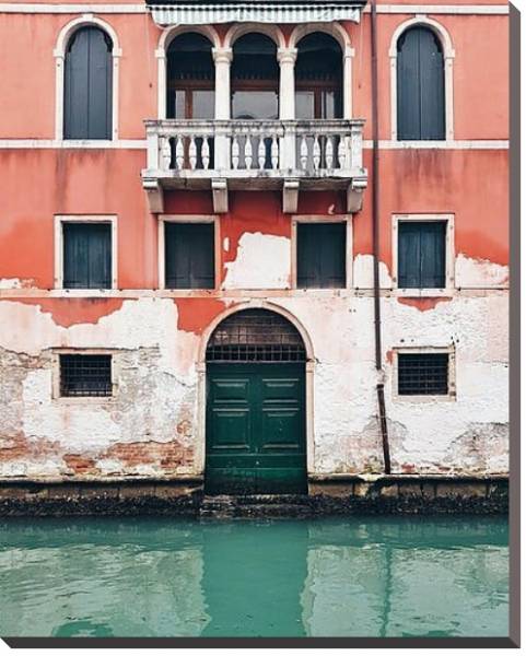 Постер Старое здание с балконом в Венеции с типом исполнения На холсте без рамы