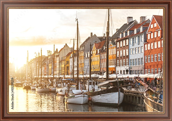 Постер Дания, Копенгаген. Ряды домов и лодок на закате с типом исполнения На холсте в раме в багетной раме 35-M719P-83