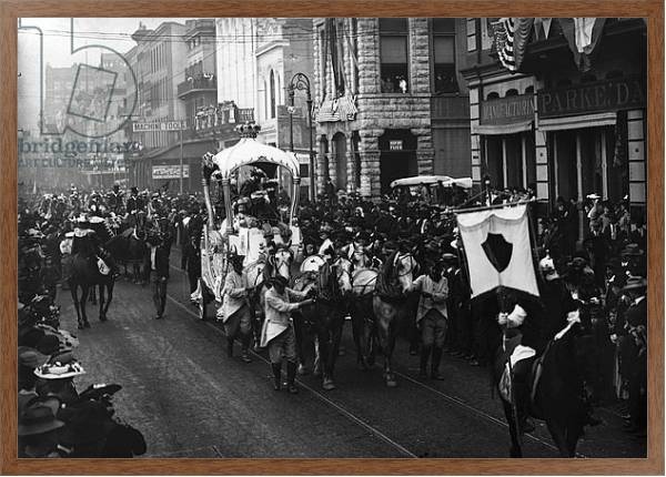 Постер Mardi Gras day, Rex passing up Camp Street, New Orleans, c.1900-06 с типом исполнения На холсте в раме в багетной раме 1727.4310