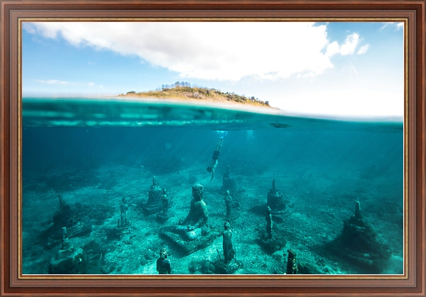 Постер Подводные статуи, остров Лембонган, Индонезия с типом исполнения На холсте в раме в багетной раме 35-M719P-83
