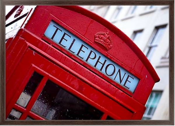 Постер Красная телефонная будка под дождем с типом исполнения На холсте в раме в багетной раме 221-02
