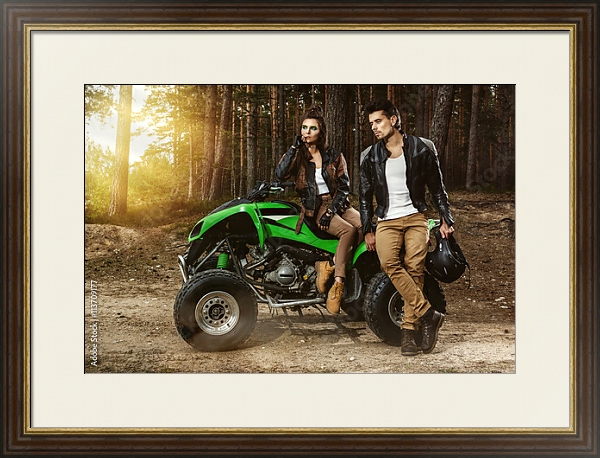 Постер Молодая пара на квадроцикле в сосновом бору с типом исполнения Под стеклом в багетной раме 1.023.036