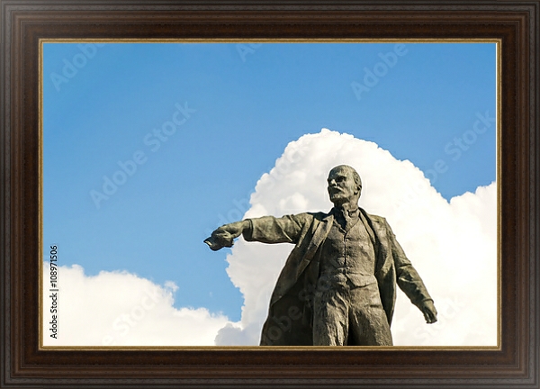 Постер Памятник Ленину с типом исполнения На холсте в раме в багетной раме 1.023.151