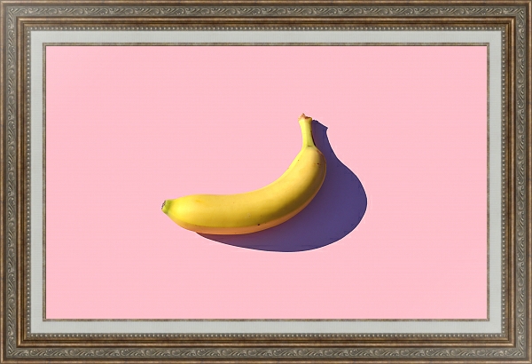 Постер Желтый банан на розовом фоне с типом исполнения На холсте в раме в багетной раме 595.M52.330