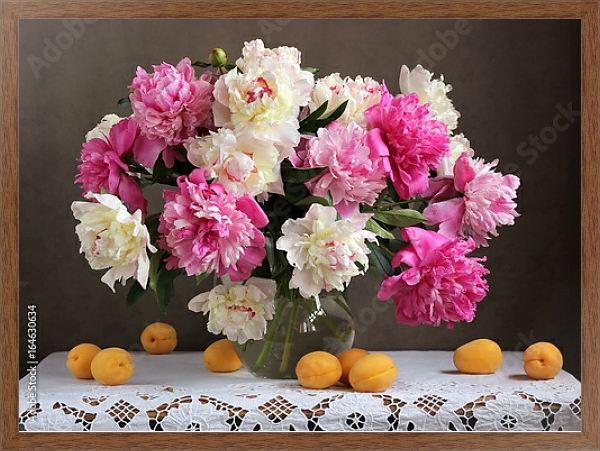Постер Цветы в вазе и абрикосы на столе с типом исполнения На холсте в раме в багетной раме 1727.4310