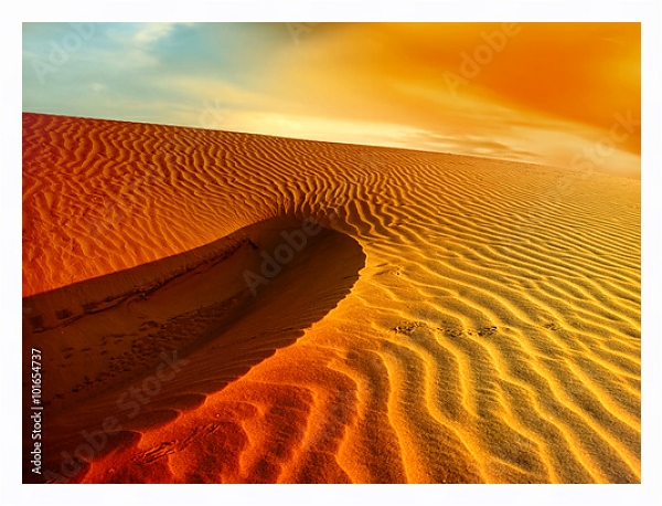 Постер Закат над пустыней Сахара с типом исполнения На холсте в раме в багетной раме 221-03