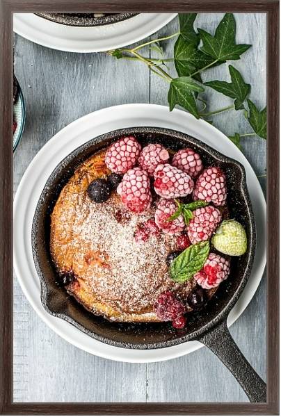 Постер Пирог с ягодами на сковороде с типом исполнения На холсте в раме в багетной раме 221-02