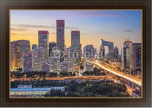 Постер Китай, Пекин.  Закат над Деловым районом с типом исполнения На холсте в раме в багетной раме 1.023.151