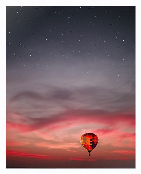 Постер Воздушный шар под звездным небом с типом исполнения На холсте в раме в багетной раме 221-03