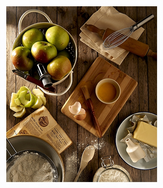 Постер Печем яблочный пирог с типом исполнения На холсте в раме в багетной раме 221-03