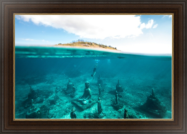 Постер Подводные статуи, остров Лембонган, Индонезия с типом исполнения На холсте в раме в багетной раме 1.023.151