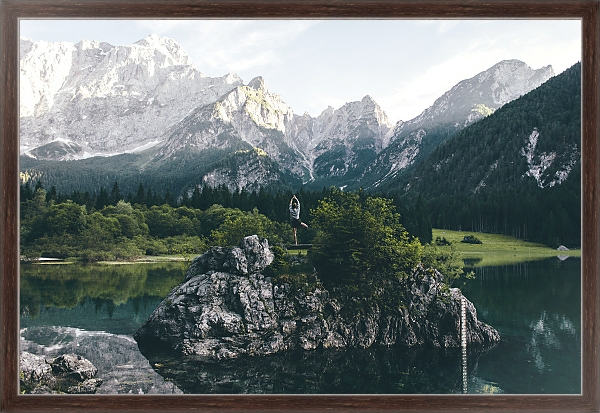Постер Йога посреди горного озера с типом исполнения На холсте в раме в багетной раме 221-02