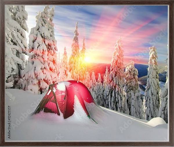 Постер Палатка в заснеженном лесу с типом исполнения На холсте в раме в багетной раме 221-02