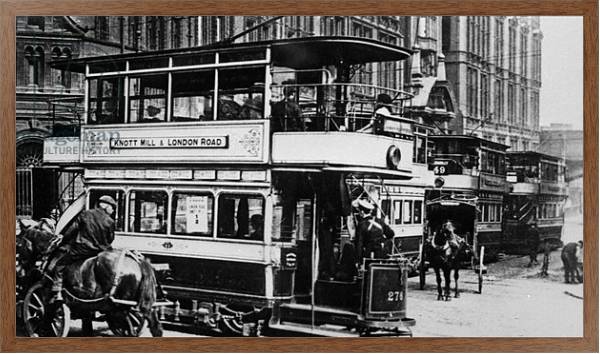 Постер Trams in Manchester, c.1900 с типом исполнения На холсте в раме в багетной раме 1727.4310