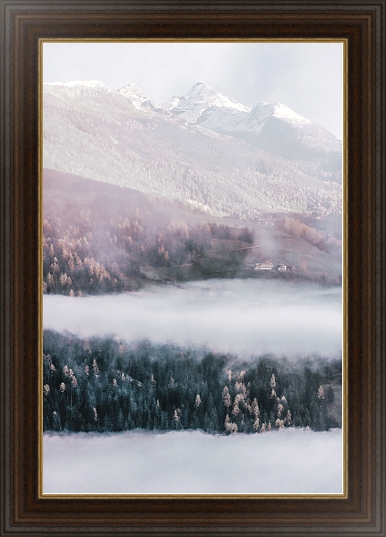 Постер Туманные горы в Альпах, Италия с типом исполнения На холсте в раме в багетной раме 1.023.151
